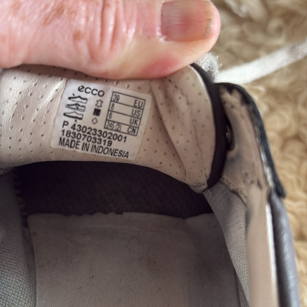 Ecco Women's Grey Leather Sneakers 8 - Picture 5 of 6